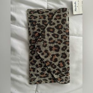 Leopard clutch
